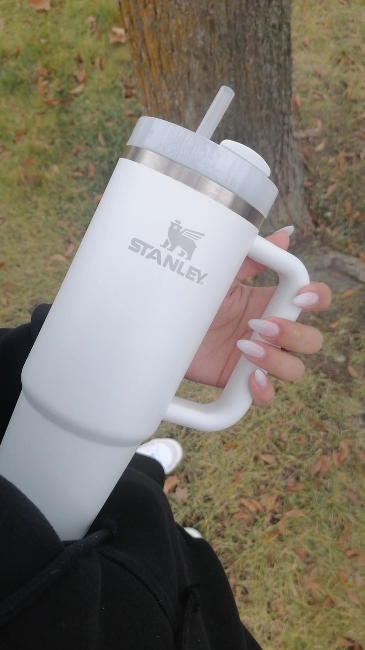 Gourde stanley blanche - 𝑳𝒖𝒏𝒂𝒓𝒊𝒂 𝑩𝒍𝒐𝒐𝒎𝒔