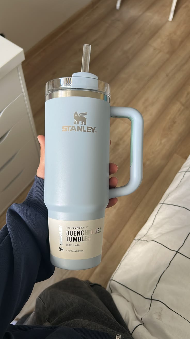 Gourde Stanley bleu - 𝑳𝒖𝒏𝒂𝒓𝒊𝒂 𝑩𝒍𝒐𝒐𝒎𝒔